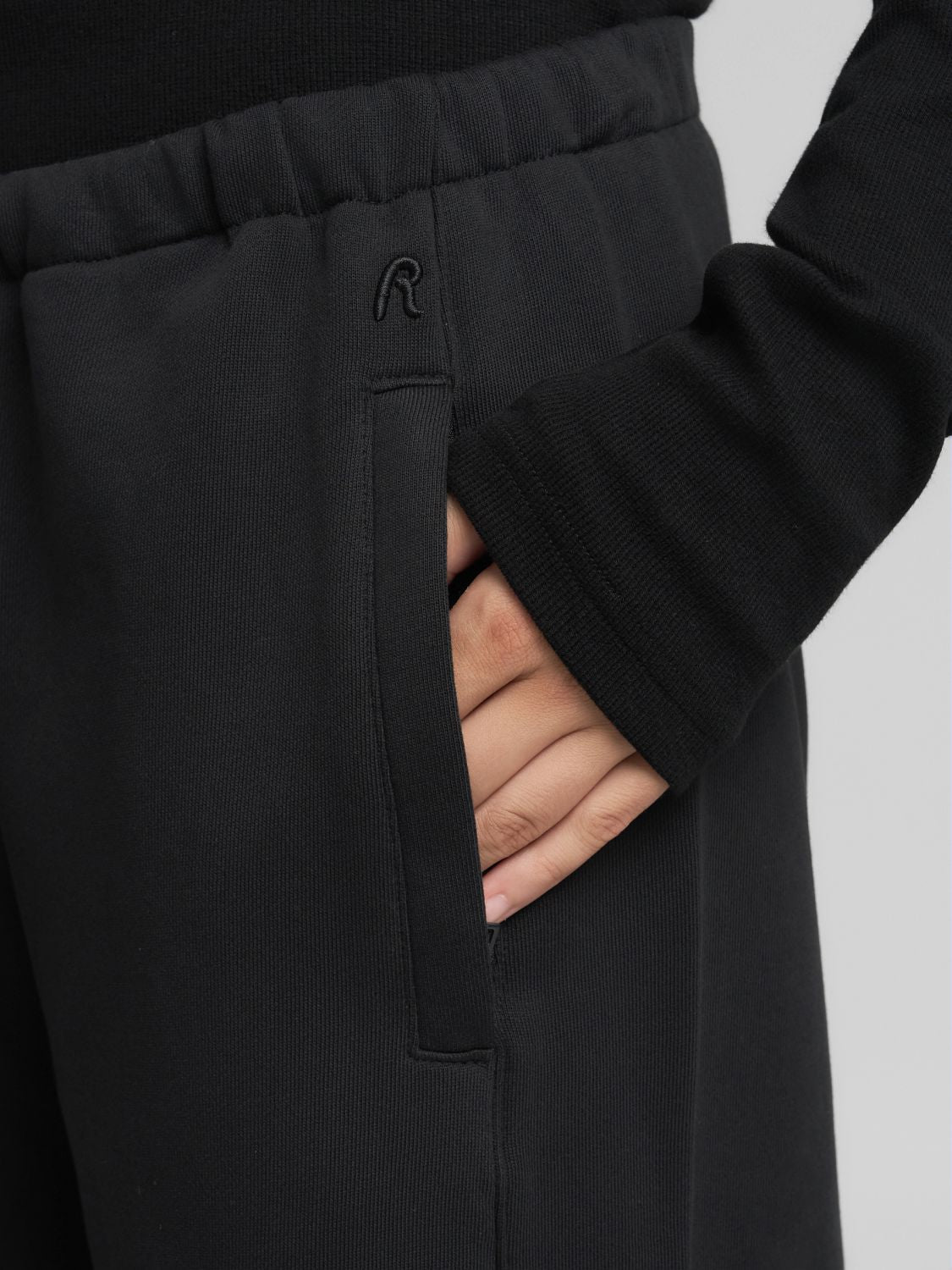 Dámské tepláky s širokými nohavicemi