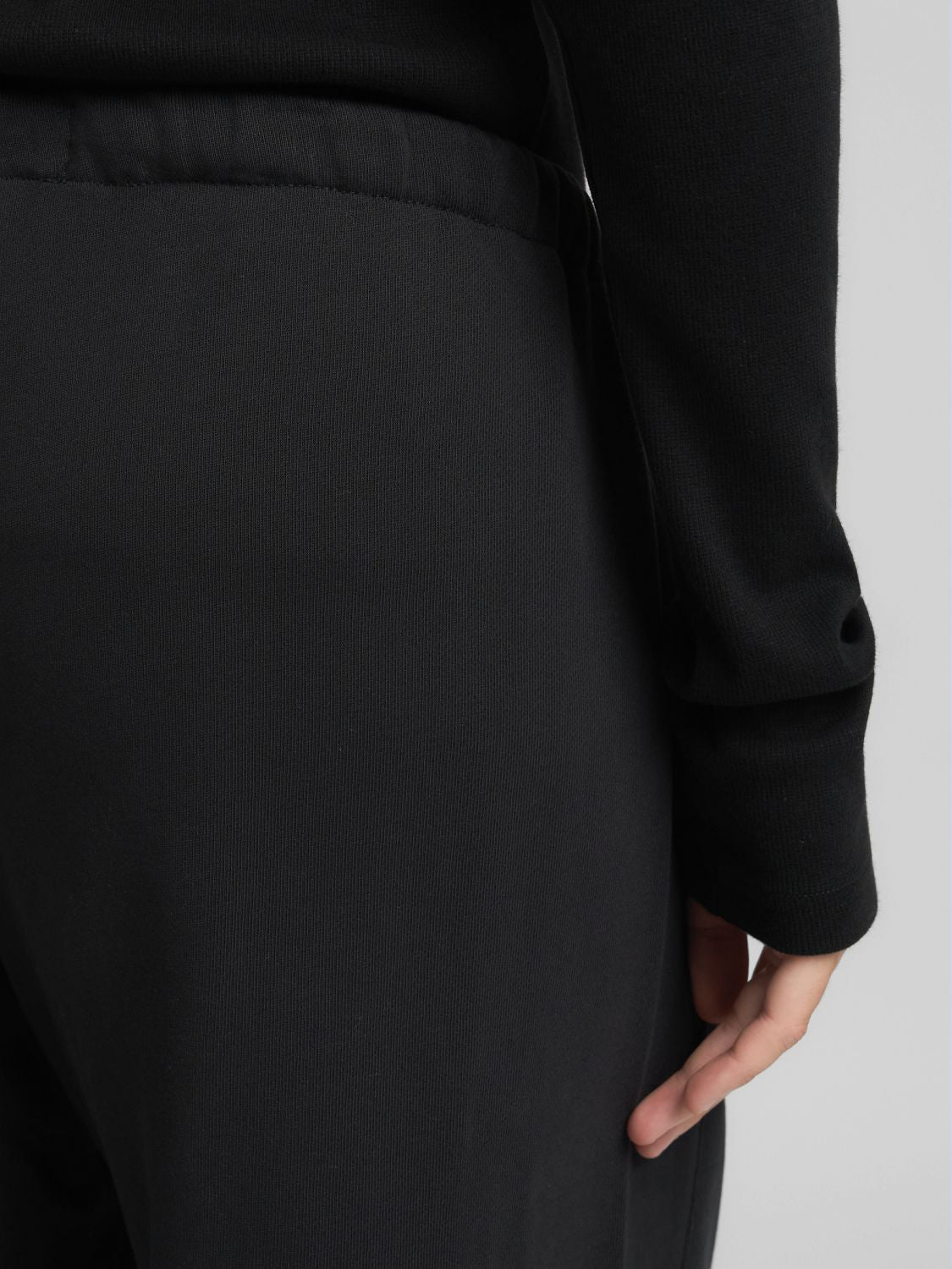 Dámské tepláky s širokými nohavicemi