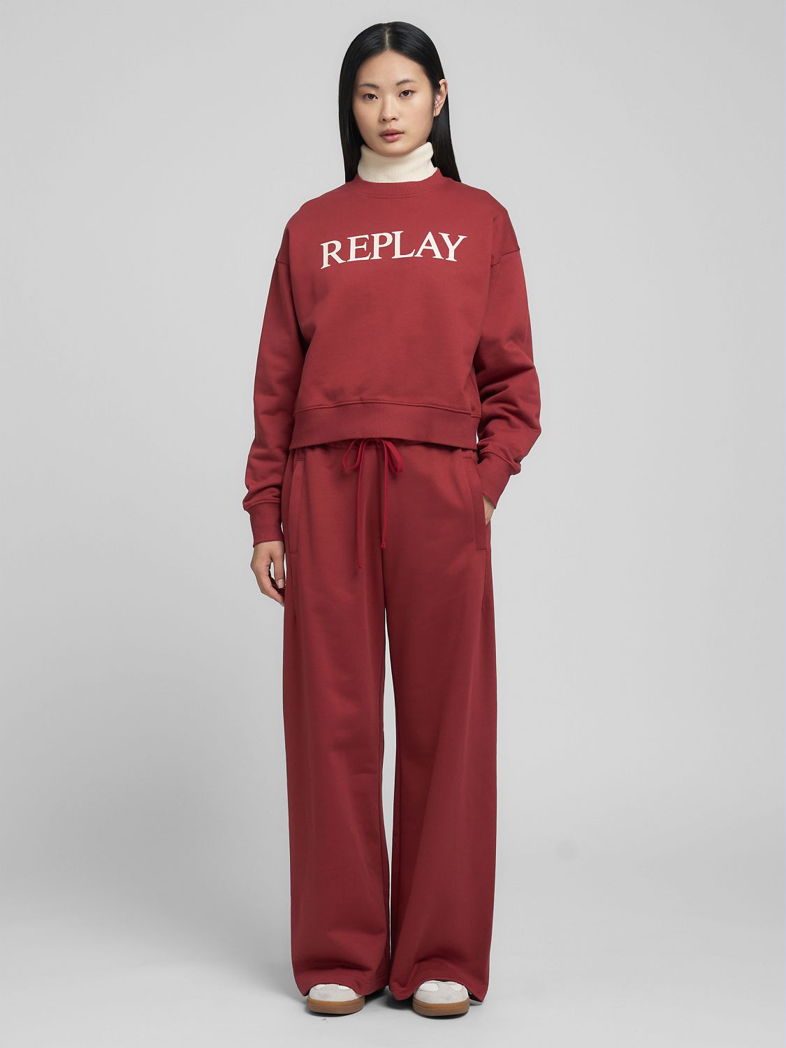 Dámské tepláky s širokými nohavicemi