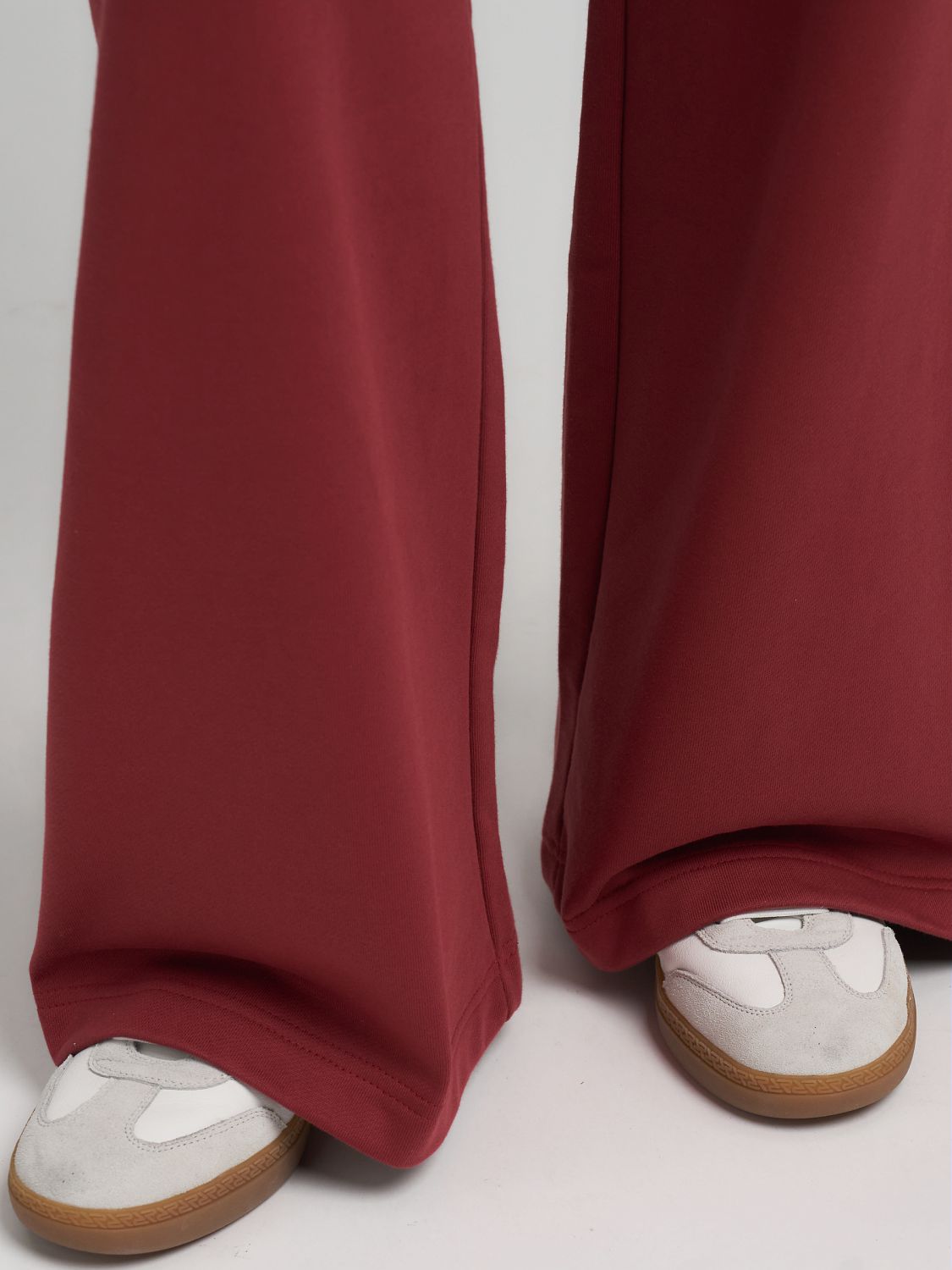 Dámské tepláky s širokými nohavicemi