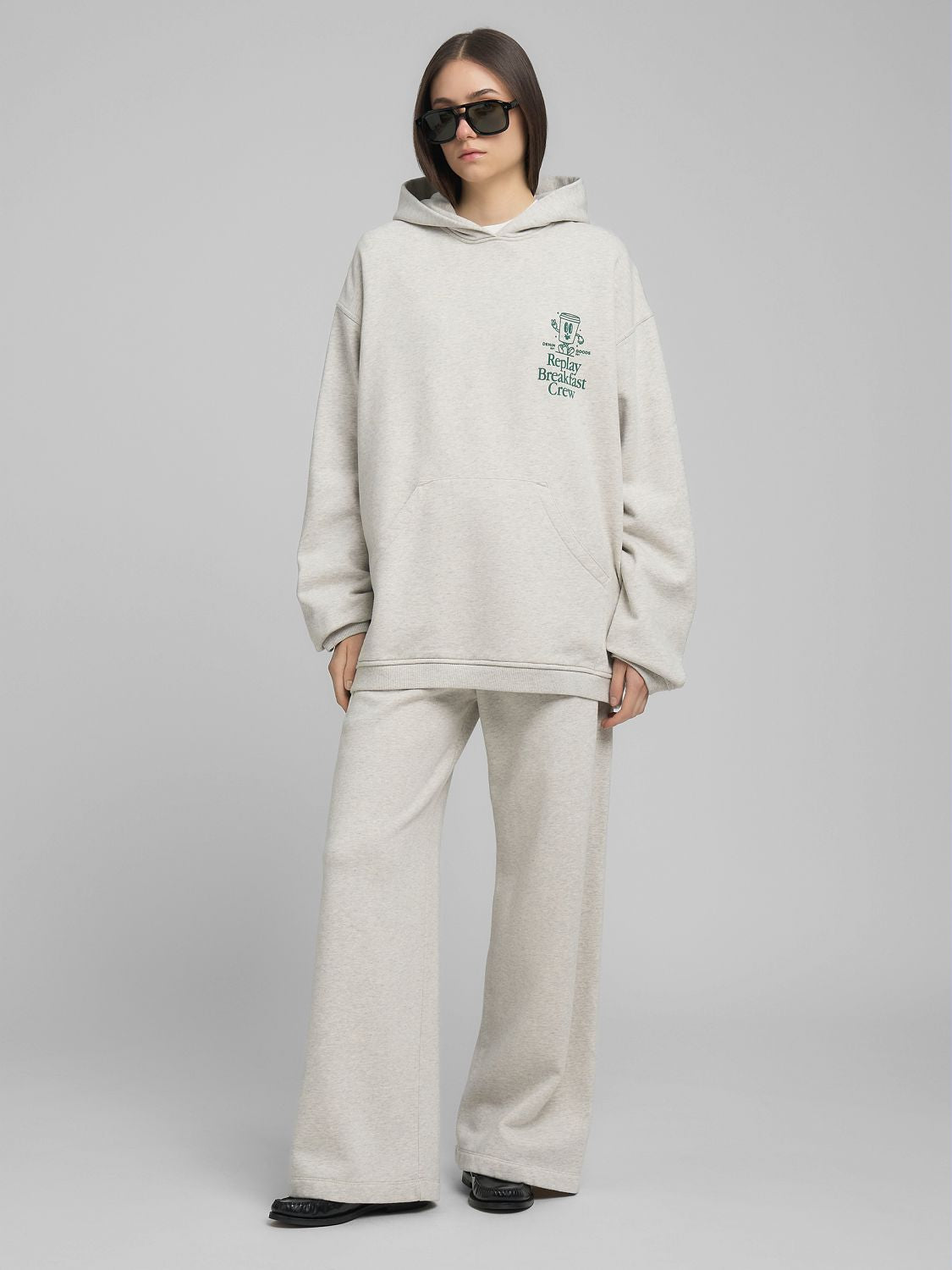 Dámské tepláky s širokými nohavicemi