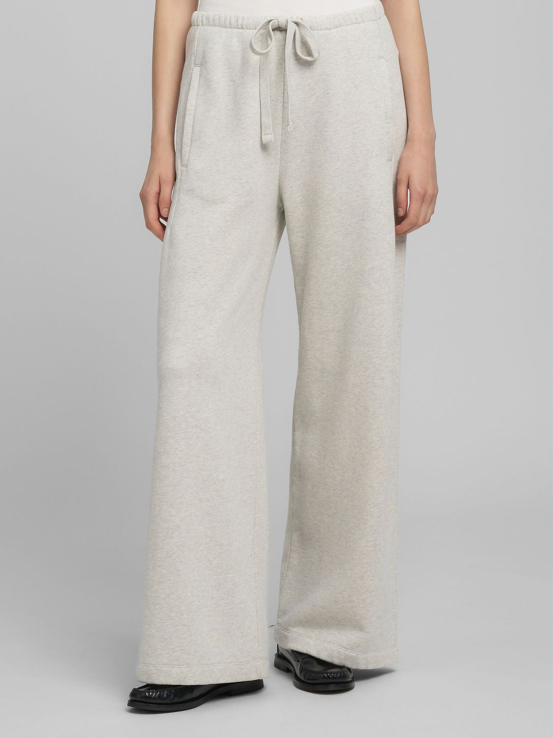 Dámské tepláky s širokými nohavicemi