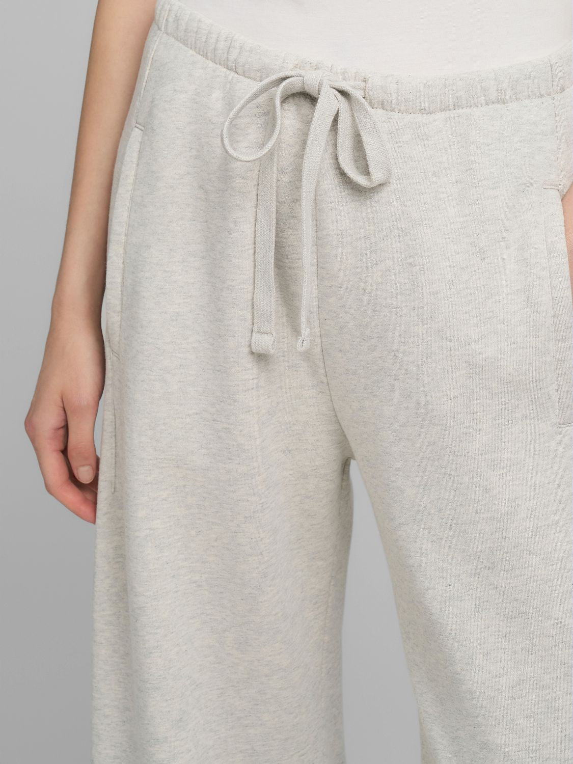 Dámské tepláky s širokými nohavicemi