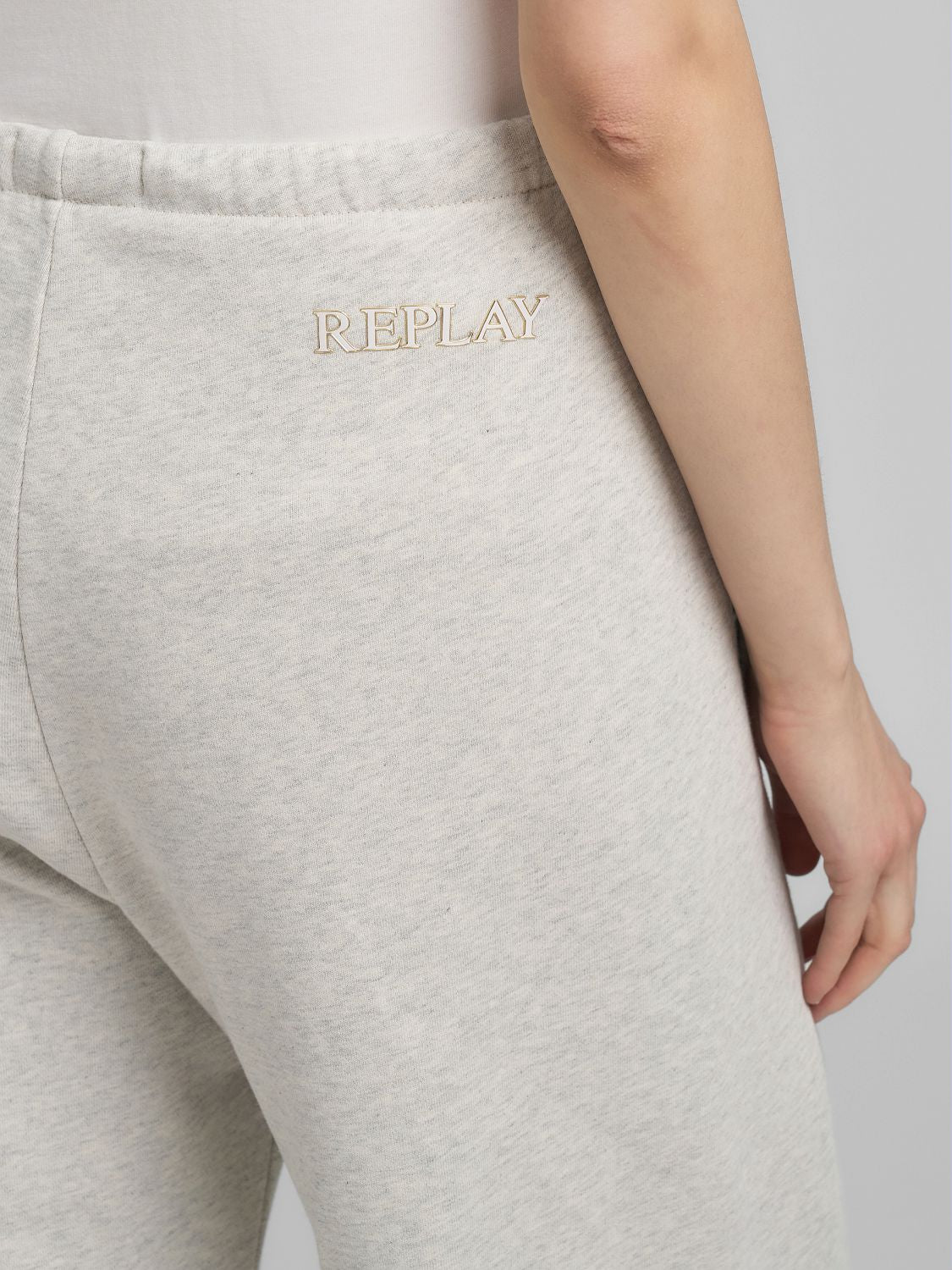 Dámské tepláky s širokými nohavicemi