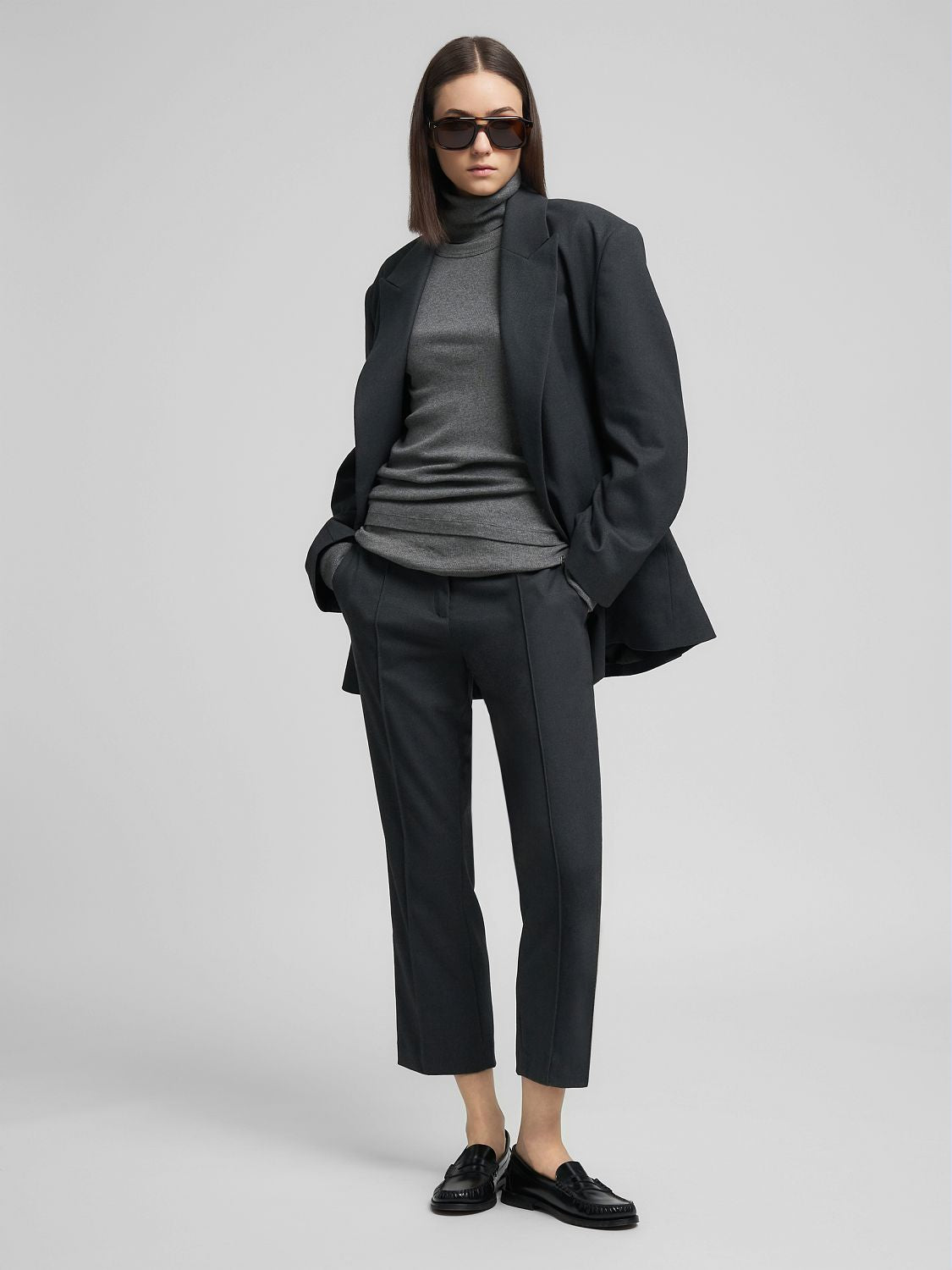 Zkrácené kalhoty úzkého střihu