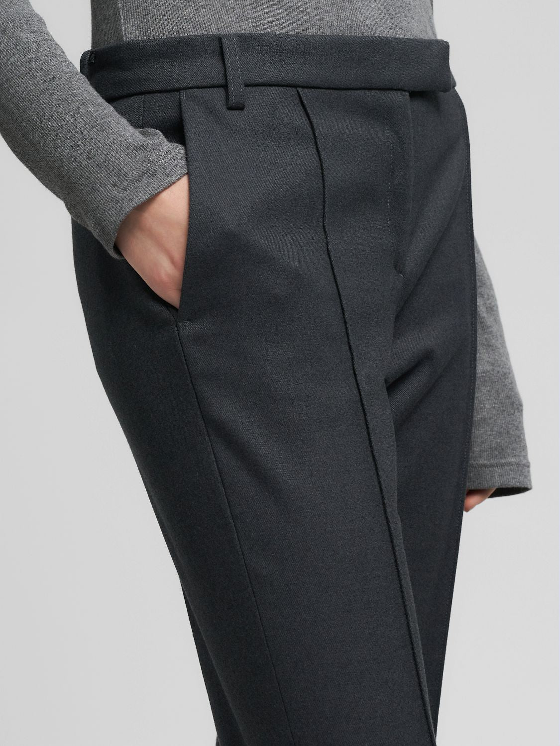 Zkrácené kalhoty úzkého střihu