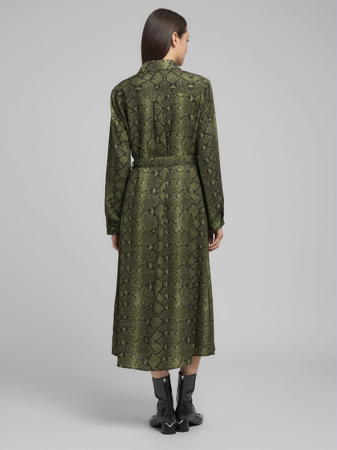 Šaty s hadím vzorem