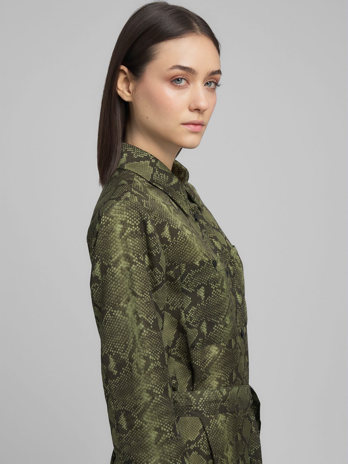 Šaty s hadím vzorem