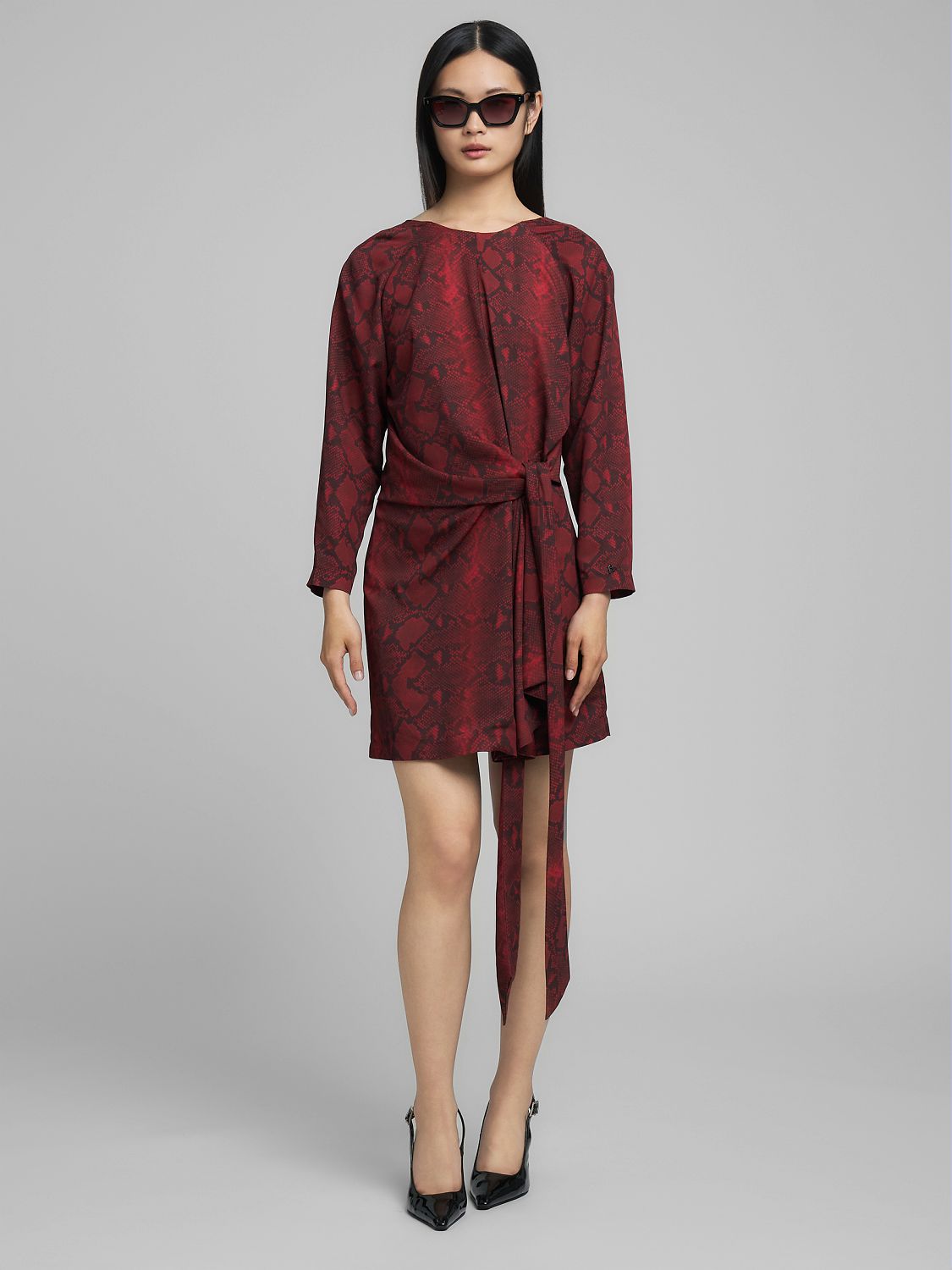 Šaty s hadím vzorem