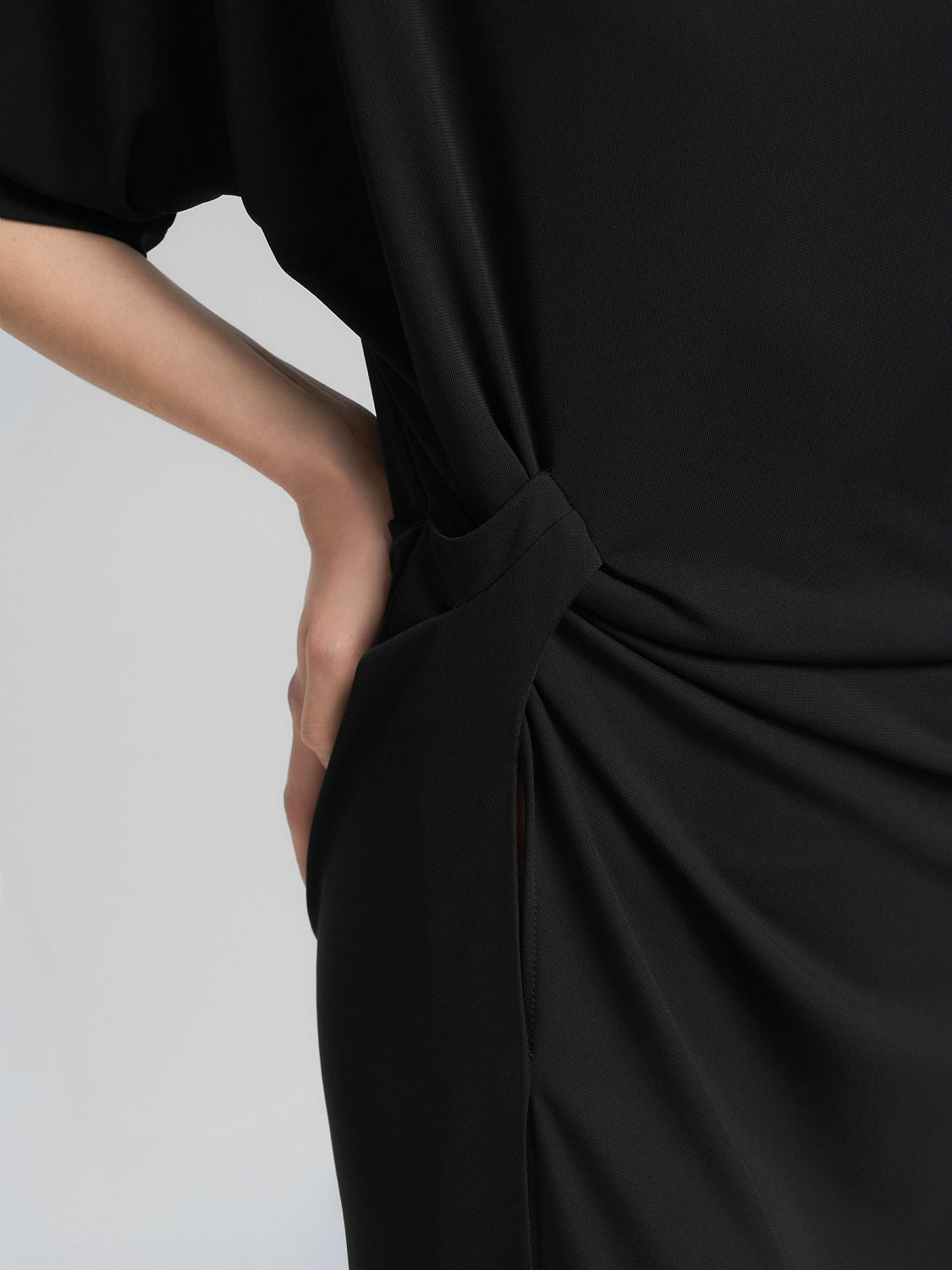 Elegantní dámské maxi šaty s uzlem v pase