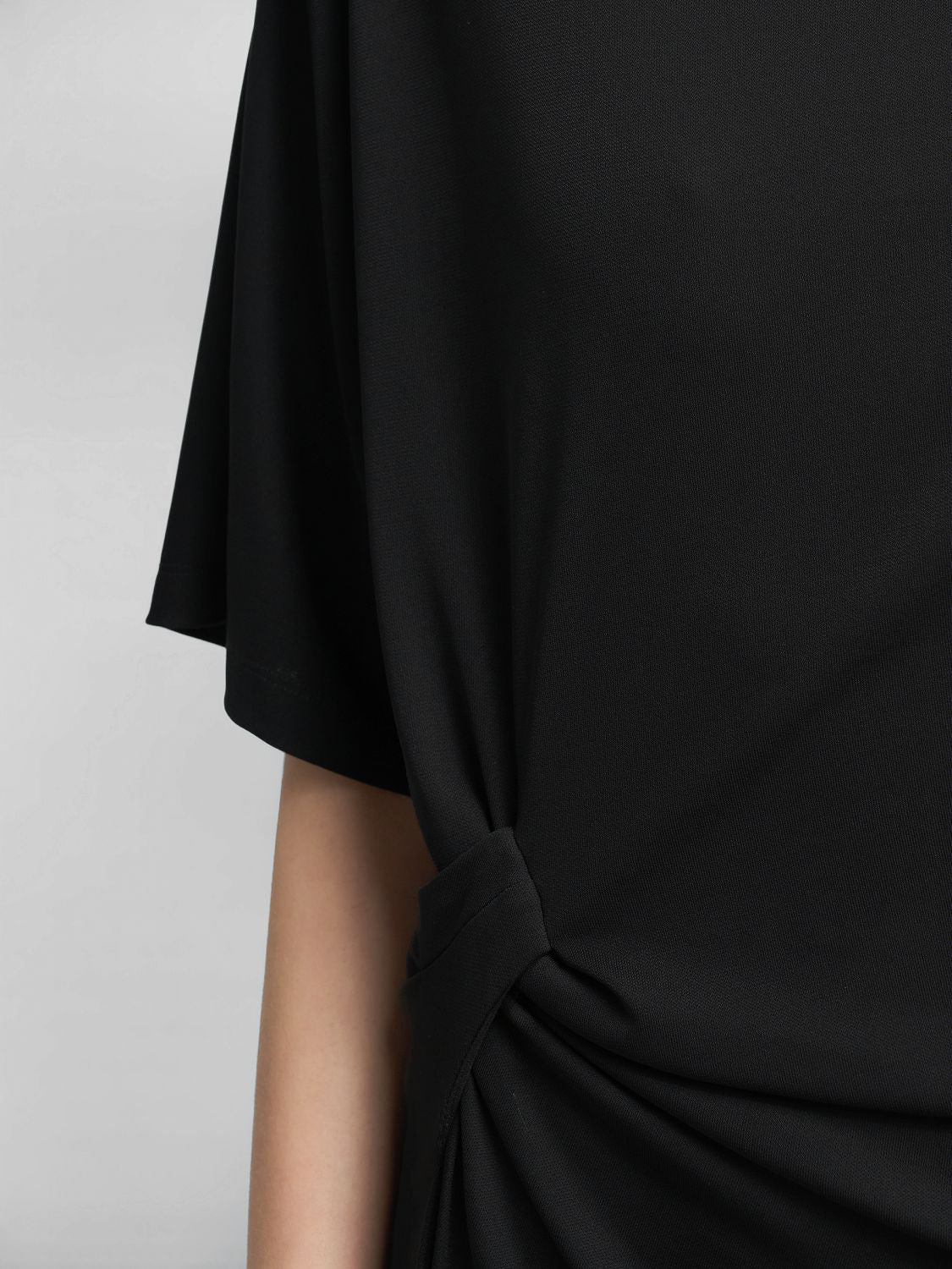 Elegantní dámské maxi šaty s uzlem v pase