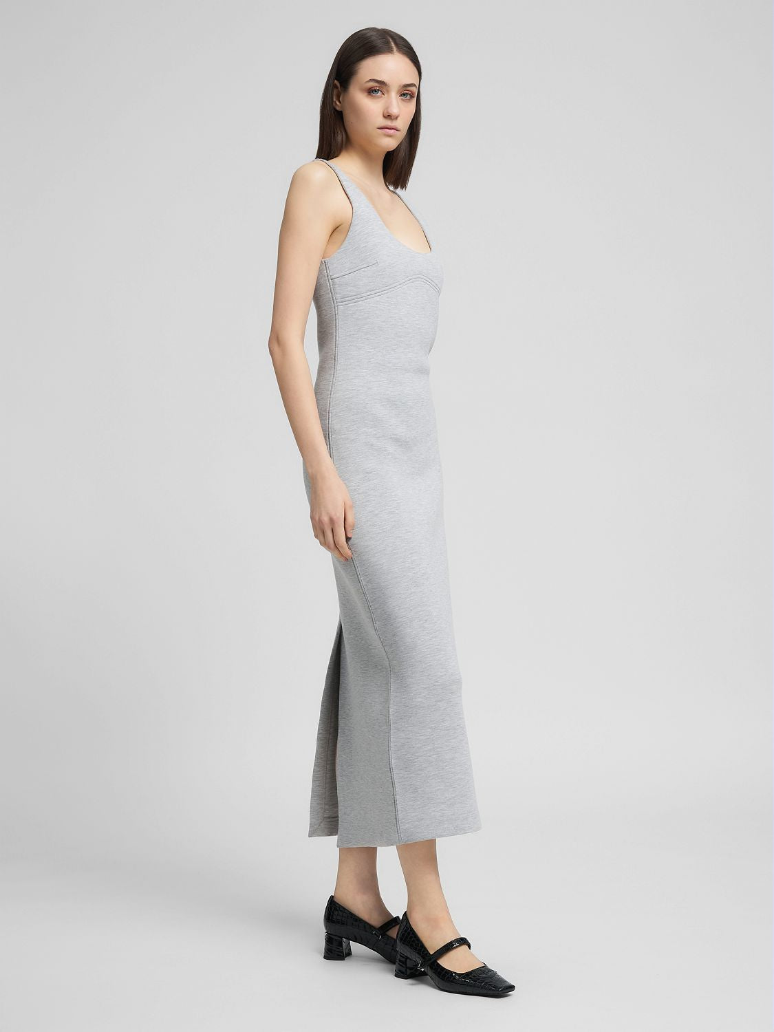 Dámské midi šaty bez rukávů