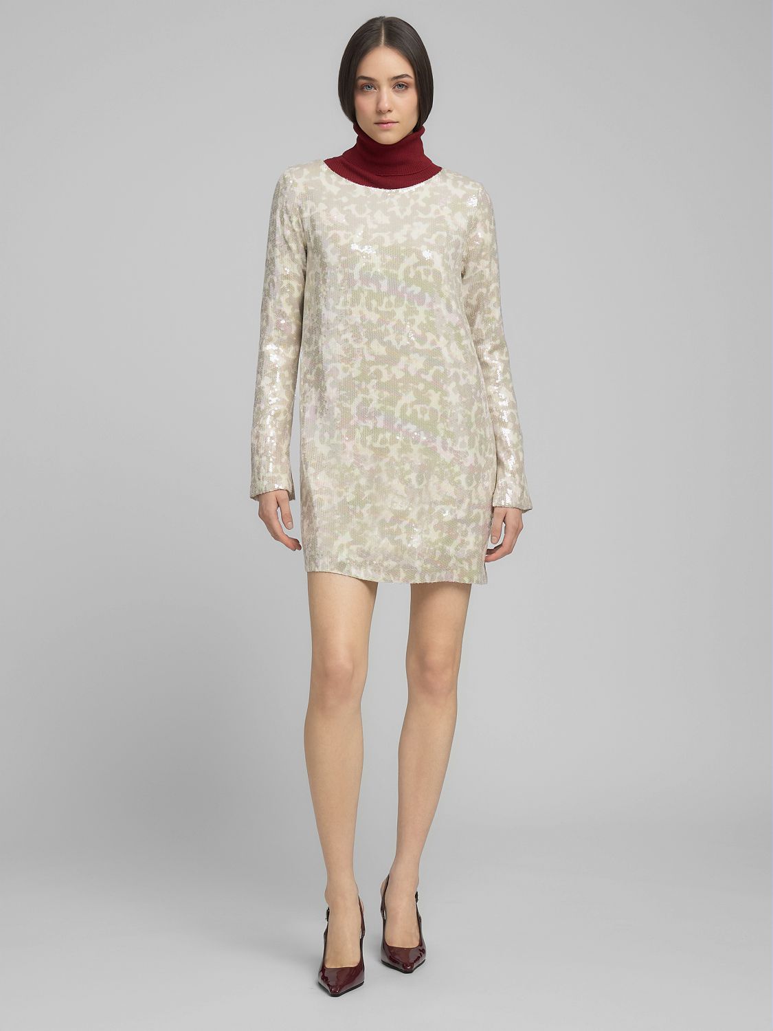 Flitrované mini šaty se vzorem