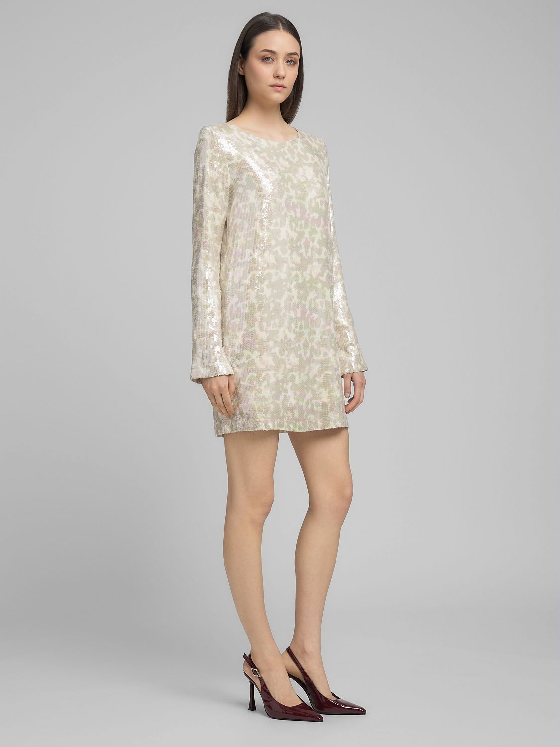 Flitrované mini šaty se vzorem