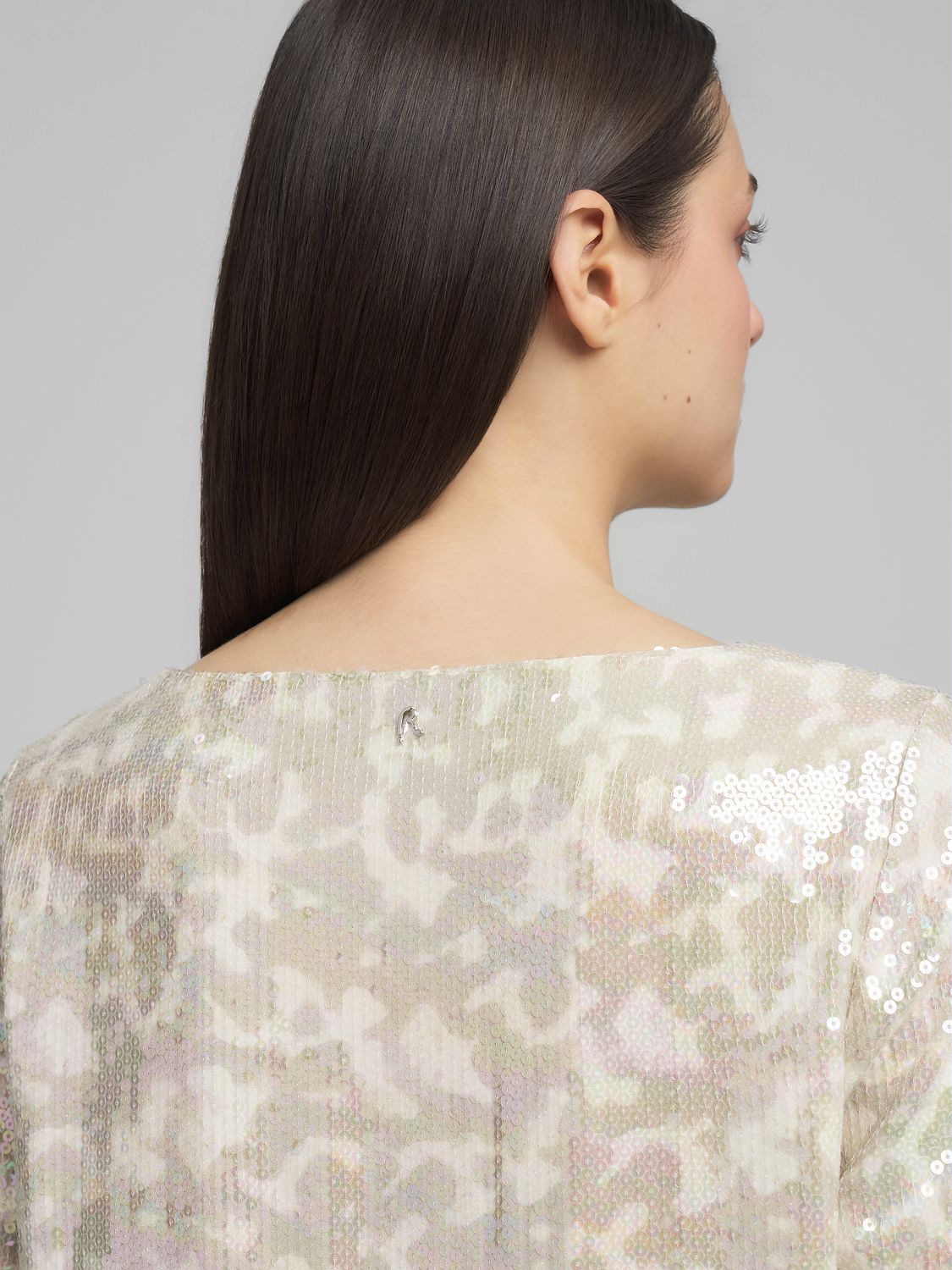 Flitrované mini šaty se vzorem