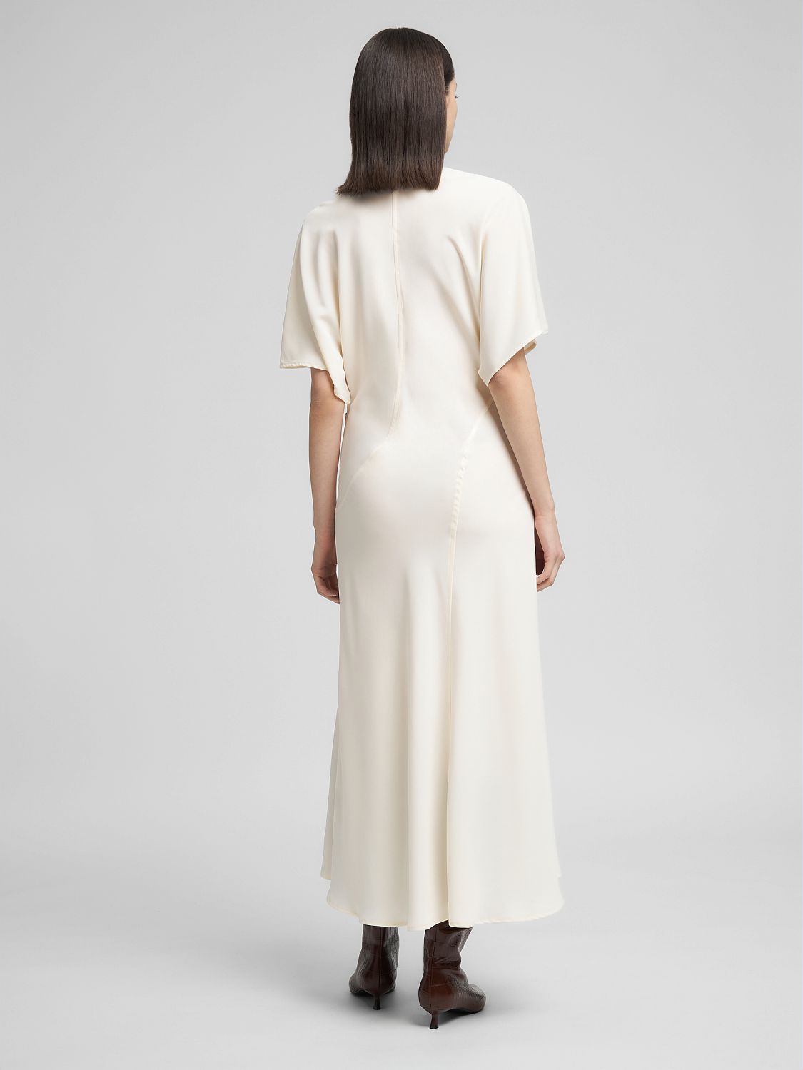 Saténové midi šaty