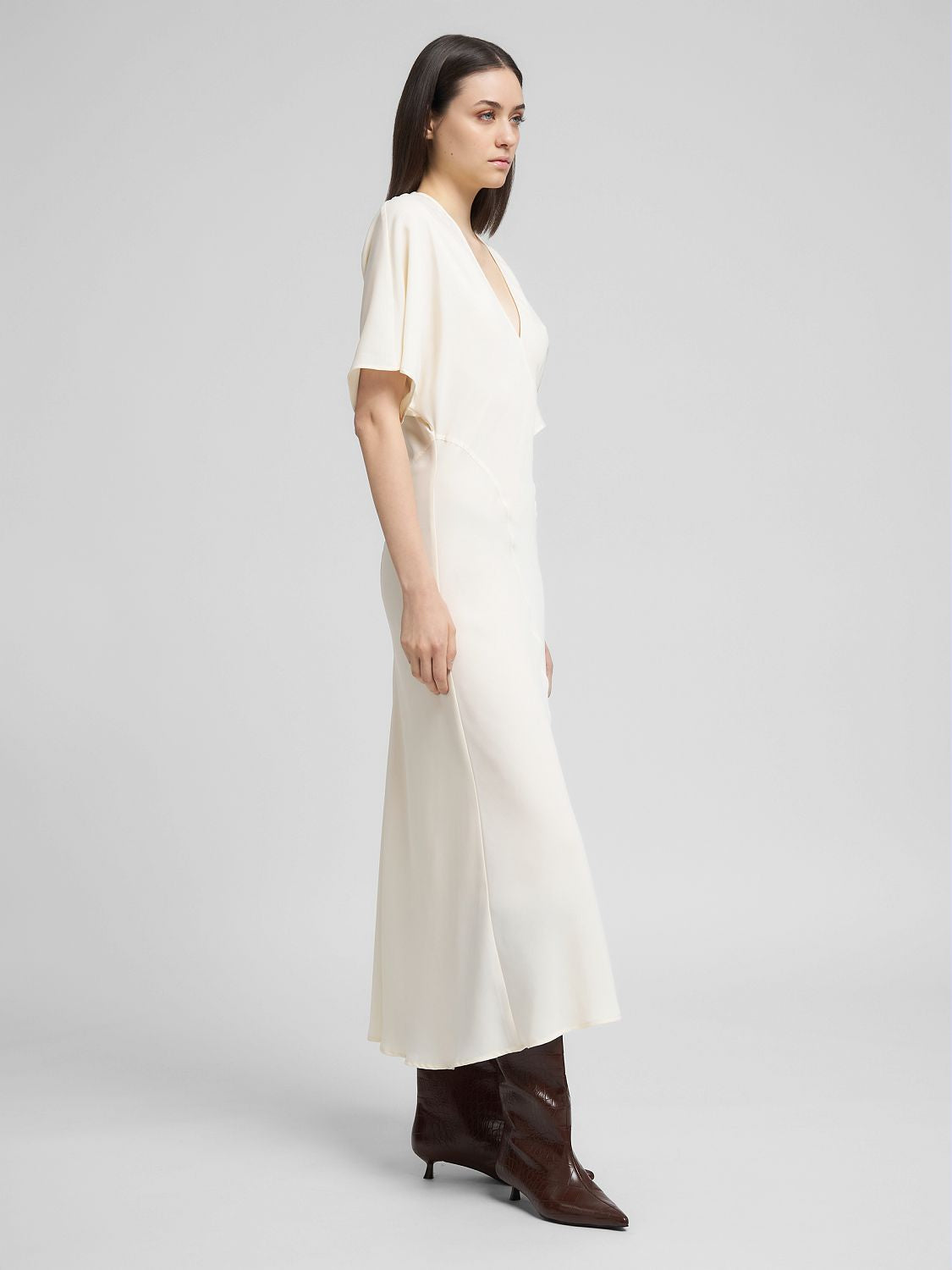 Saténové midi šaty