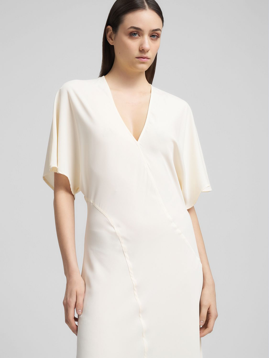 Saténové midi šaty