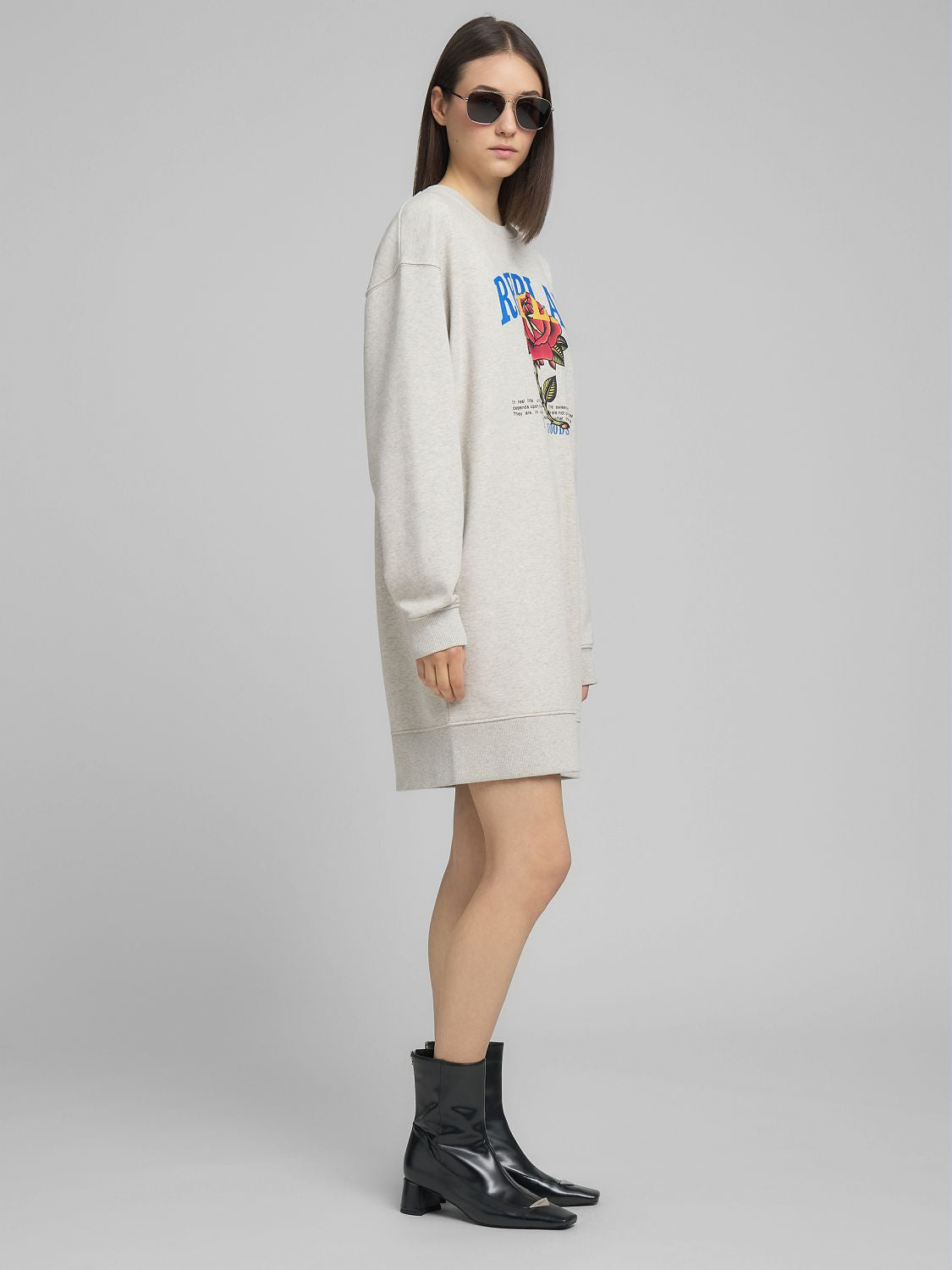 KRÁTKÉ MIKINOVÉ ŠATY