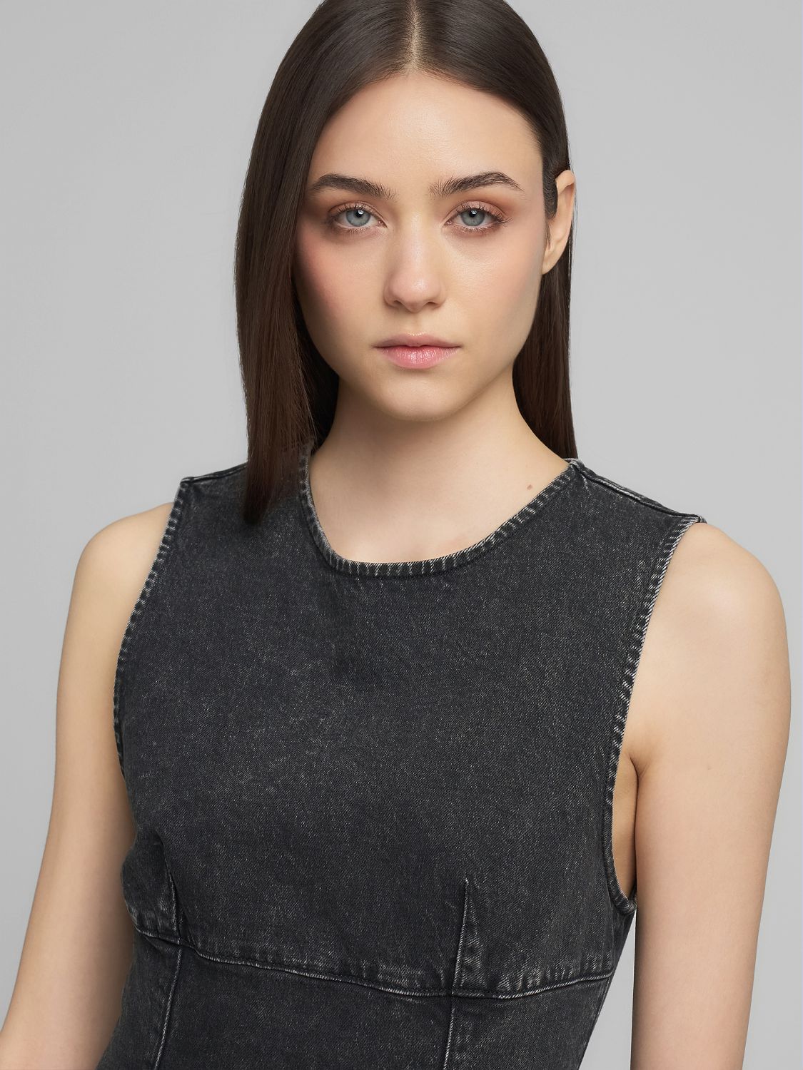 Dámské džínové mini šaty bez rukávů