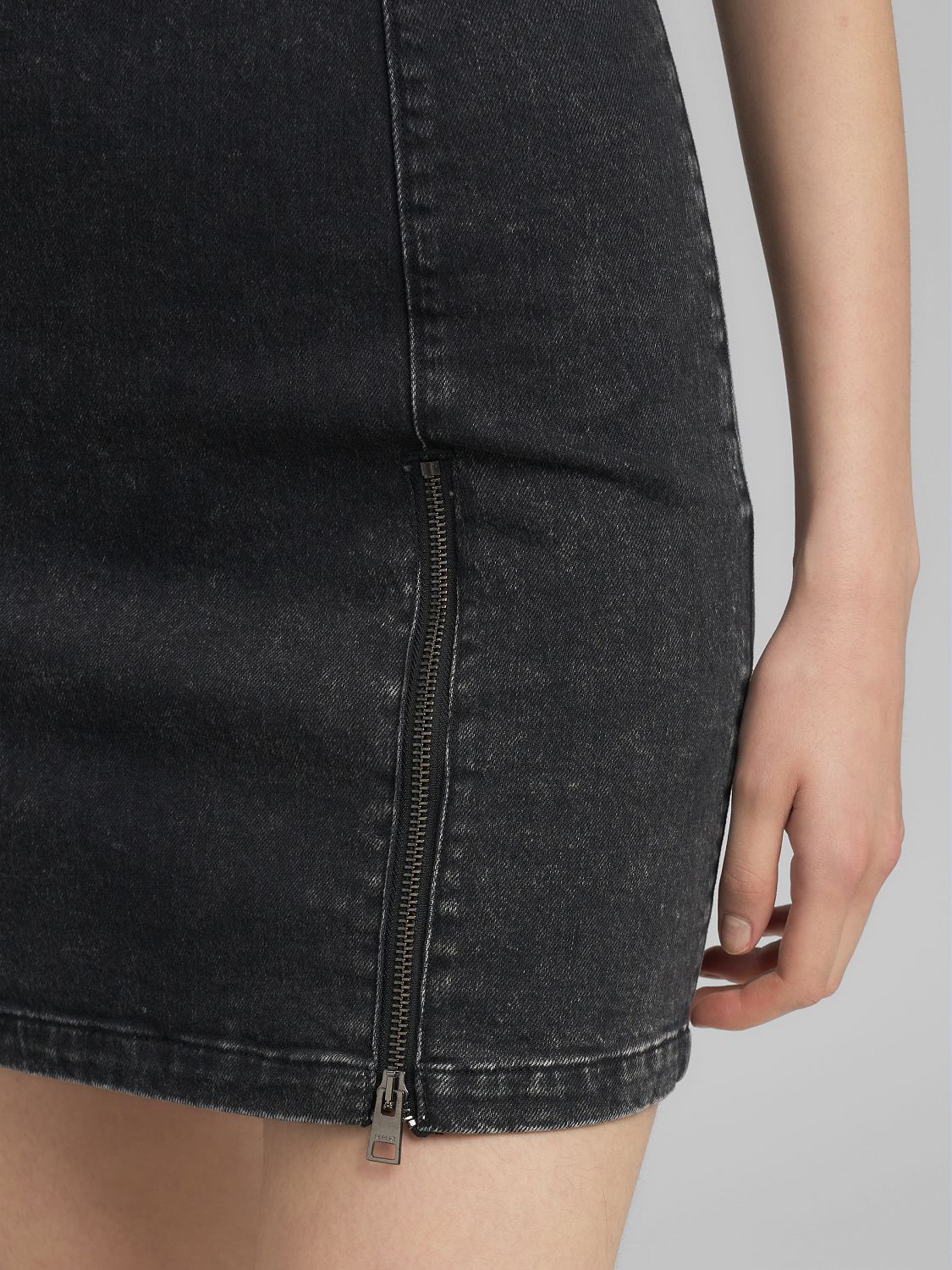 Dámské džínové mini šaty bez rukávů