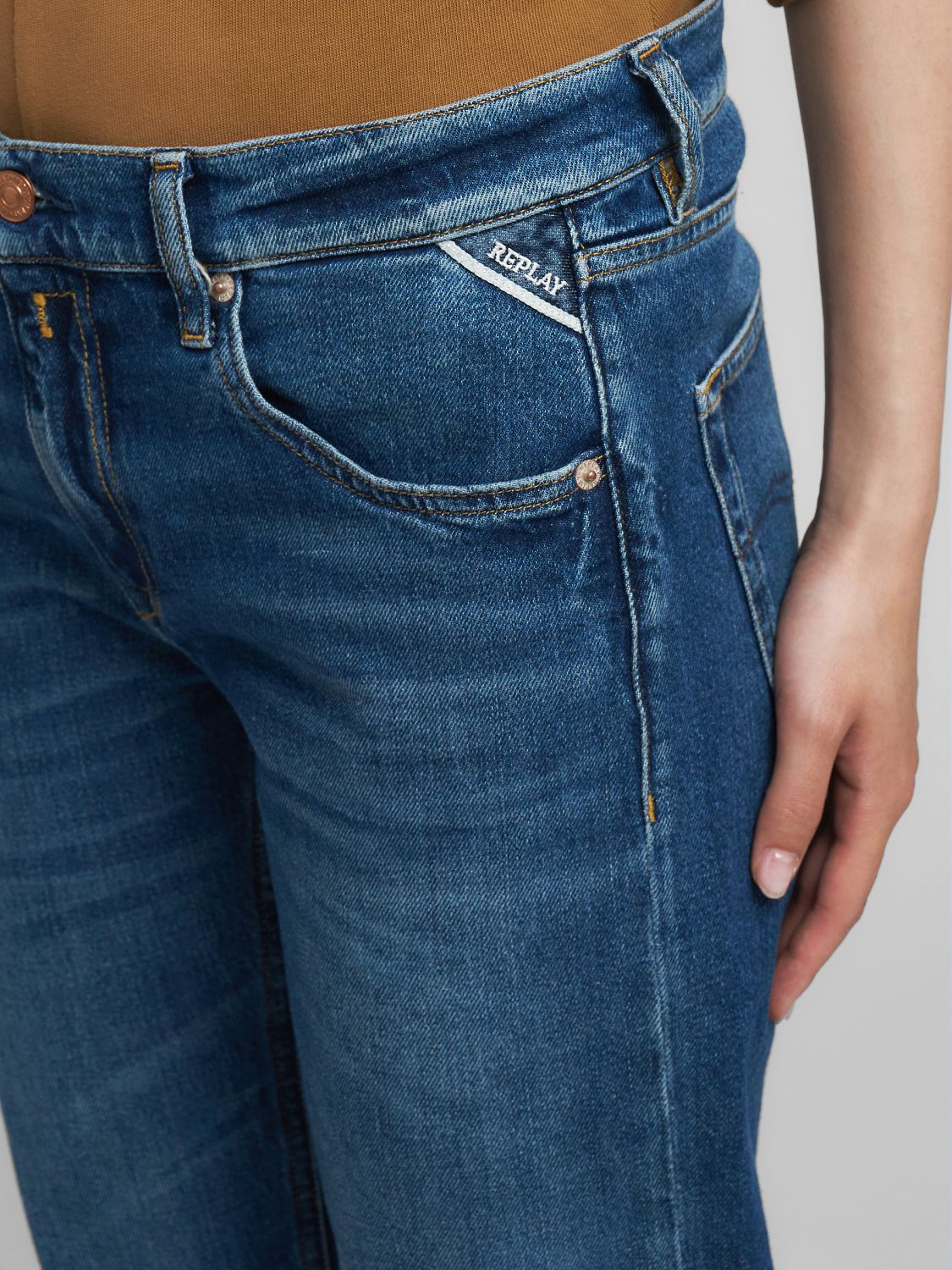 AKEME – Džíny rovného střihu s nízkým pasem