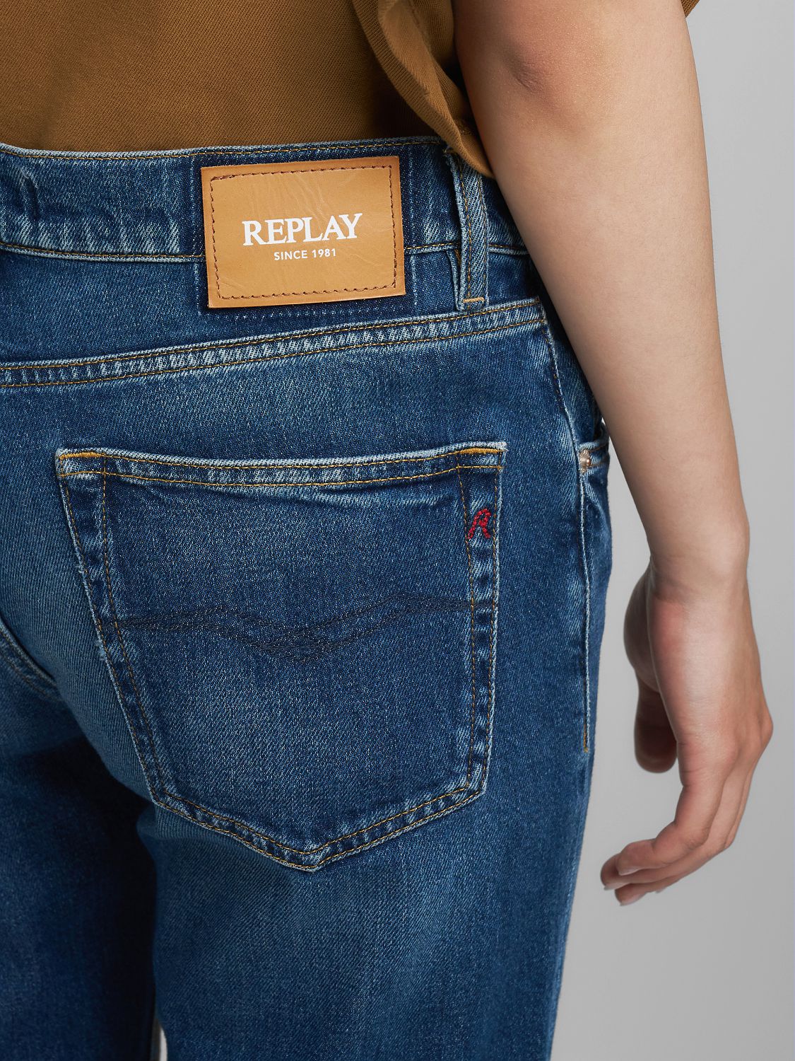 AKEME – Džíny rovného střihu s nízkým pasem