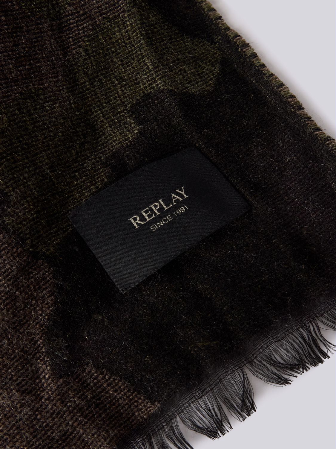 Pánská šála s maskáčovým vzorem