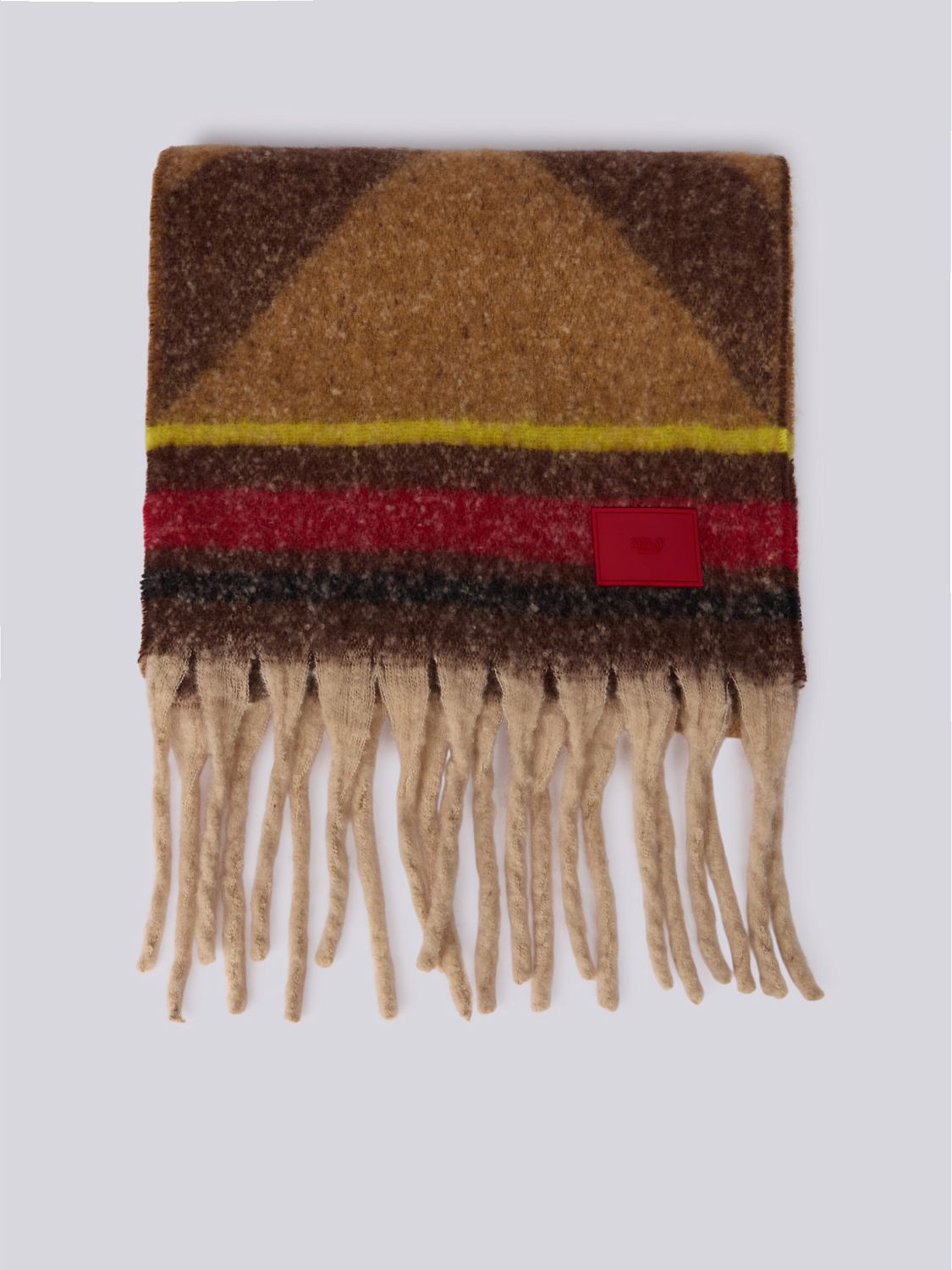 Barevná šála s třásněmi