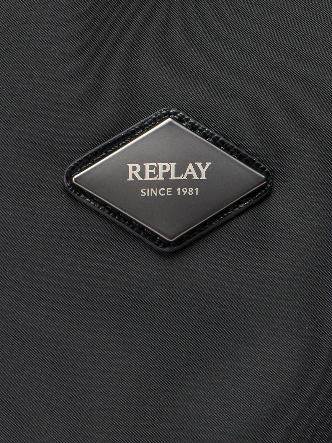 PÁNSKÝ VÍCEKAPESNÍ BATOH REPLAY – ČERNÝ