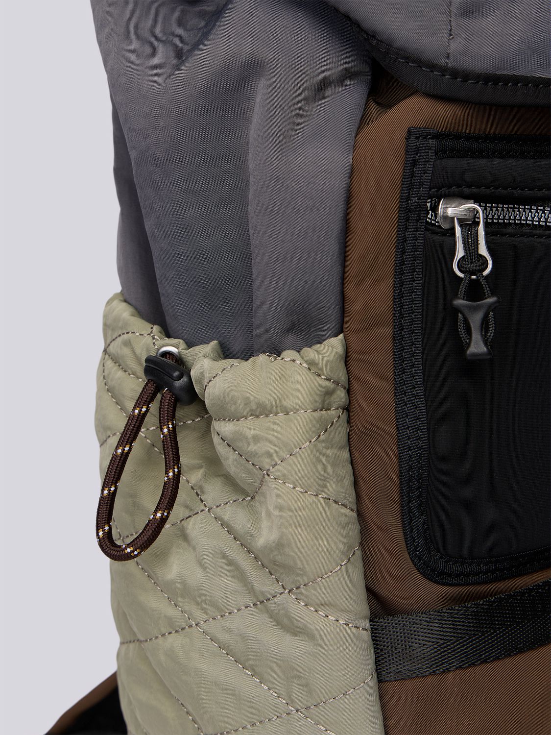 Outdoor batoh s více kapsami