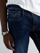 ANBASS – PÁNSKÉ SLIM FIT DŽÍNY REPLAY – TMAVĚ MODRÉ
