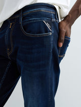 ANBASS – PÁNSKÉ SLIM FIT DŽÍNY REPLAY – TMAVĚ MODRÉ