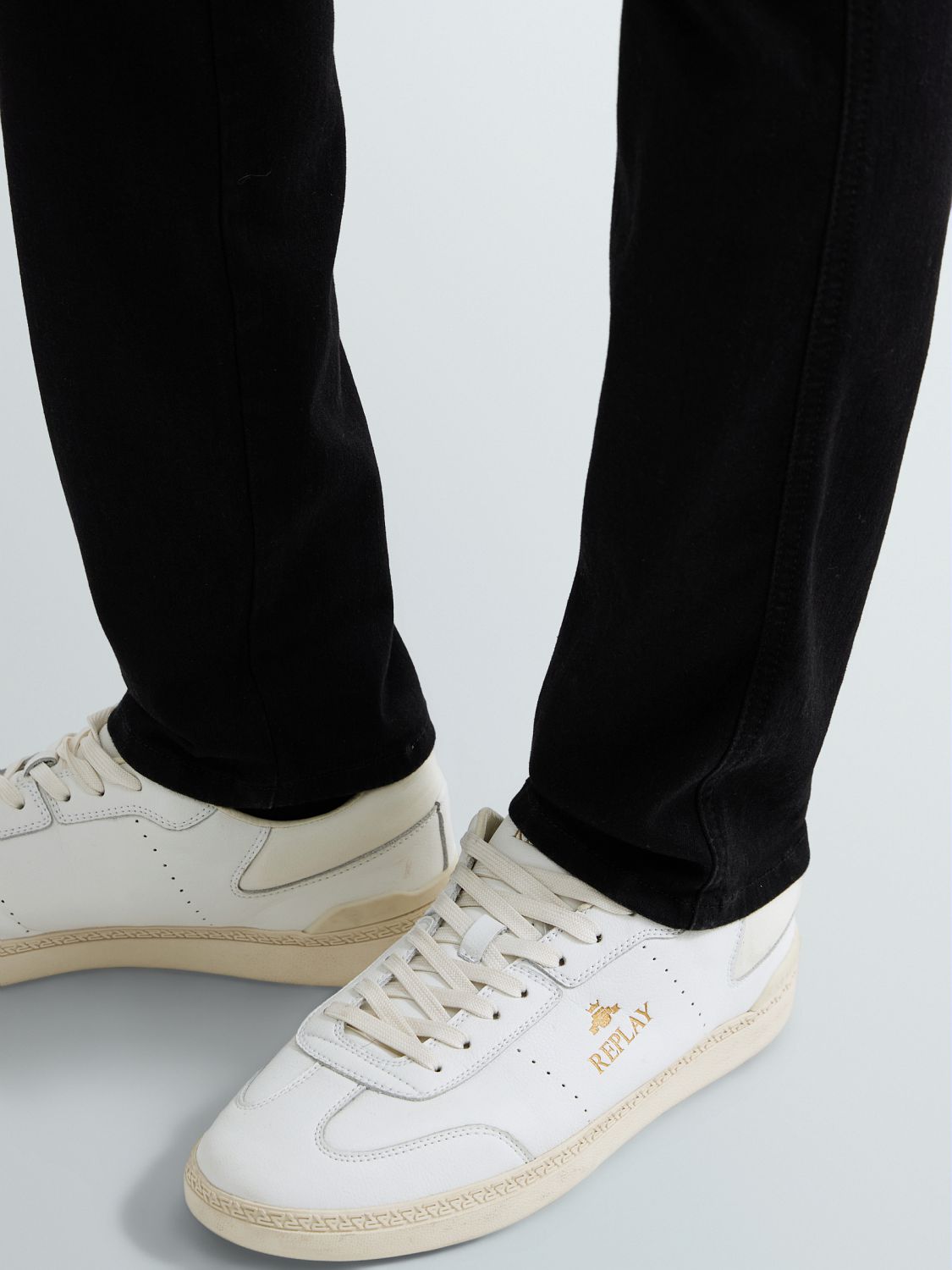 ANBASS – PÁNSKÉ SLIM FIT DŽÍNY REPLAY – ČERNÉ