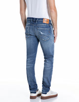 ANBASS – PÁNSKÉ SLIM FIT DŽÍNY REPLAY – MODRÉ