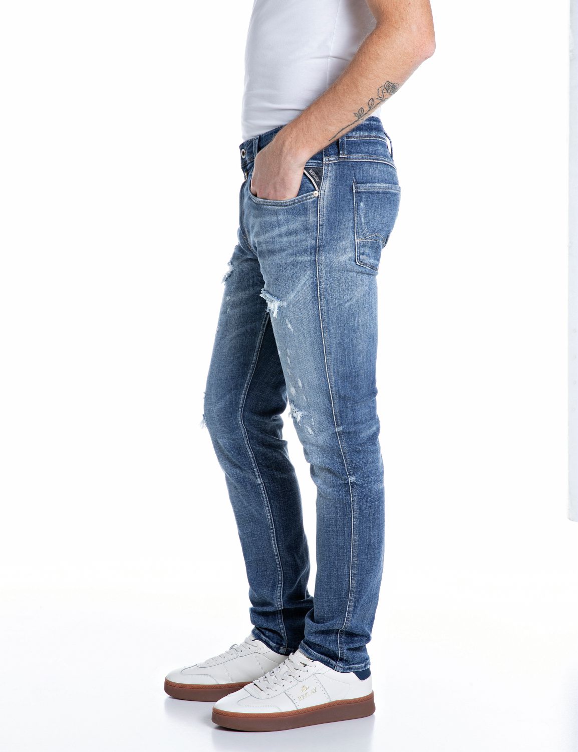 ANBASS – PÁNSKÉ SLIM FIT DŽÍNY REPLAY – MODRÉ