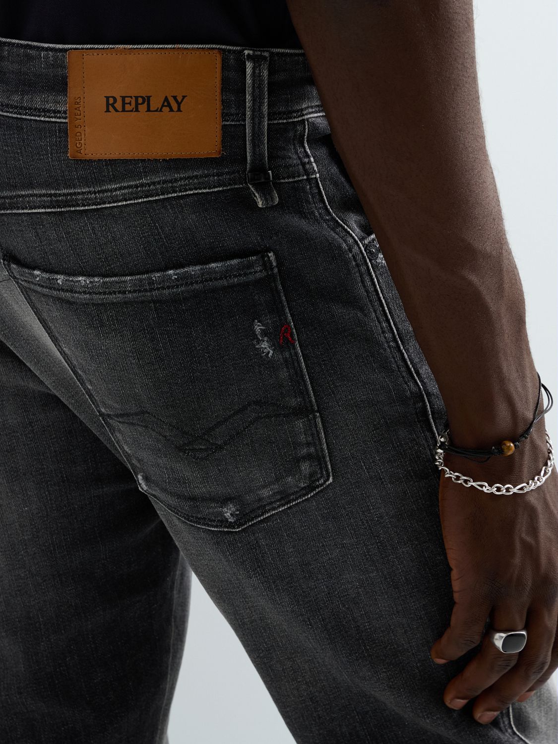 ANBASS – PÁNSKÉ SLIM FIT DŽÍNY REPLAY – ŠEDÉ