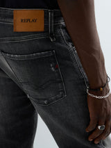 ANBASS – PÁNSKÉ SLIM FIT DŽÍNY REPLAY – ŠEDÉ