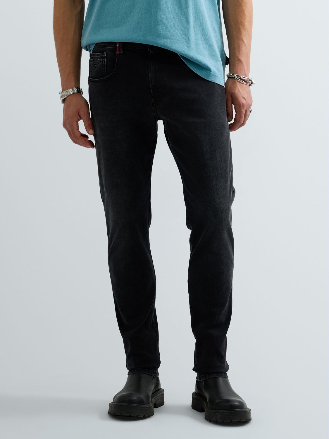 ANBASS – PÁNSKÉ SLIM FIT DŽÍNY REPLAY HYPERFLEX – ČERNÉ