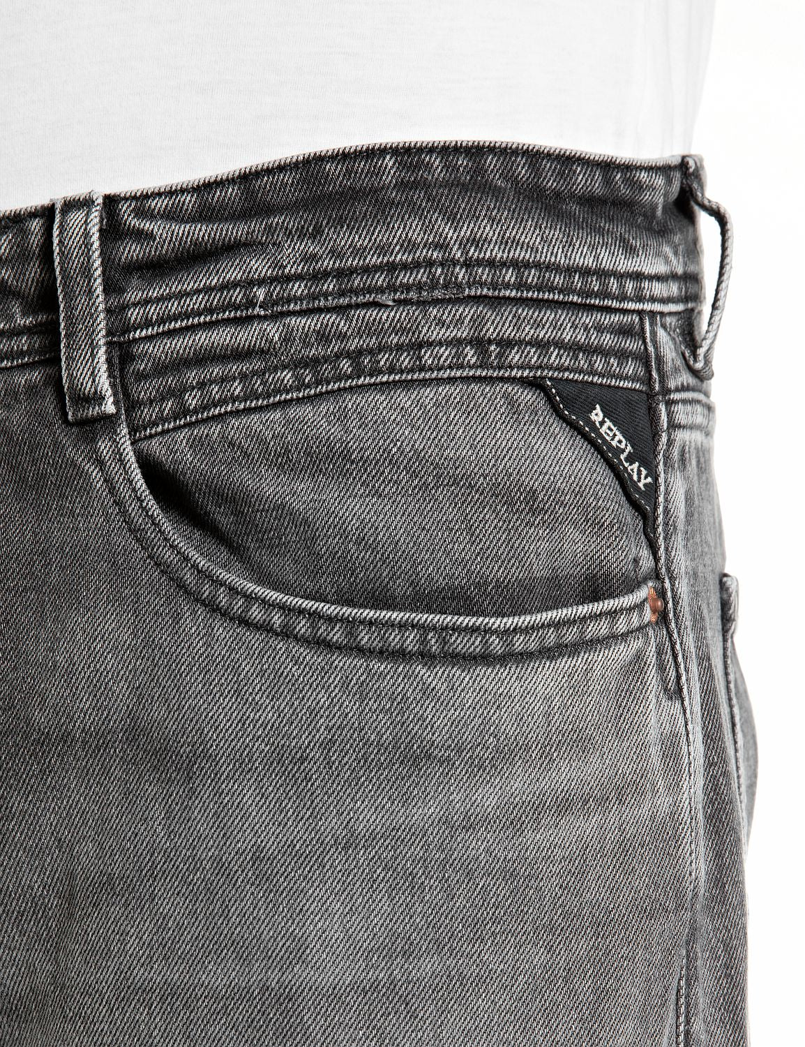 ROCCO – PÁNSKÉ COMFORT FIT DŽÍNY REPLAY – ŠEDÉ