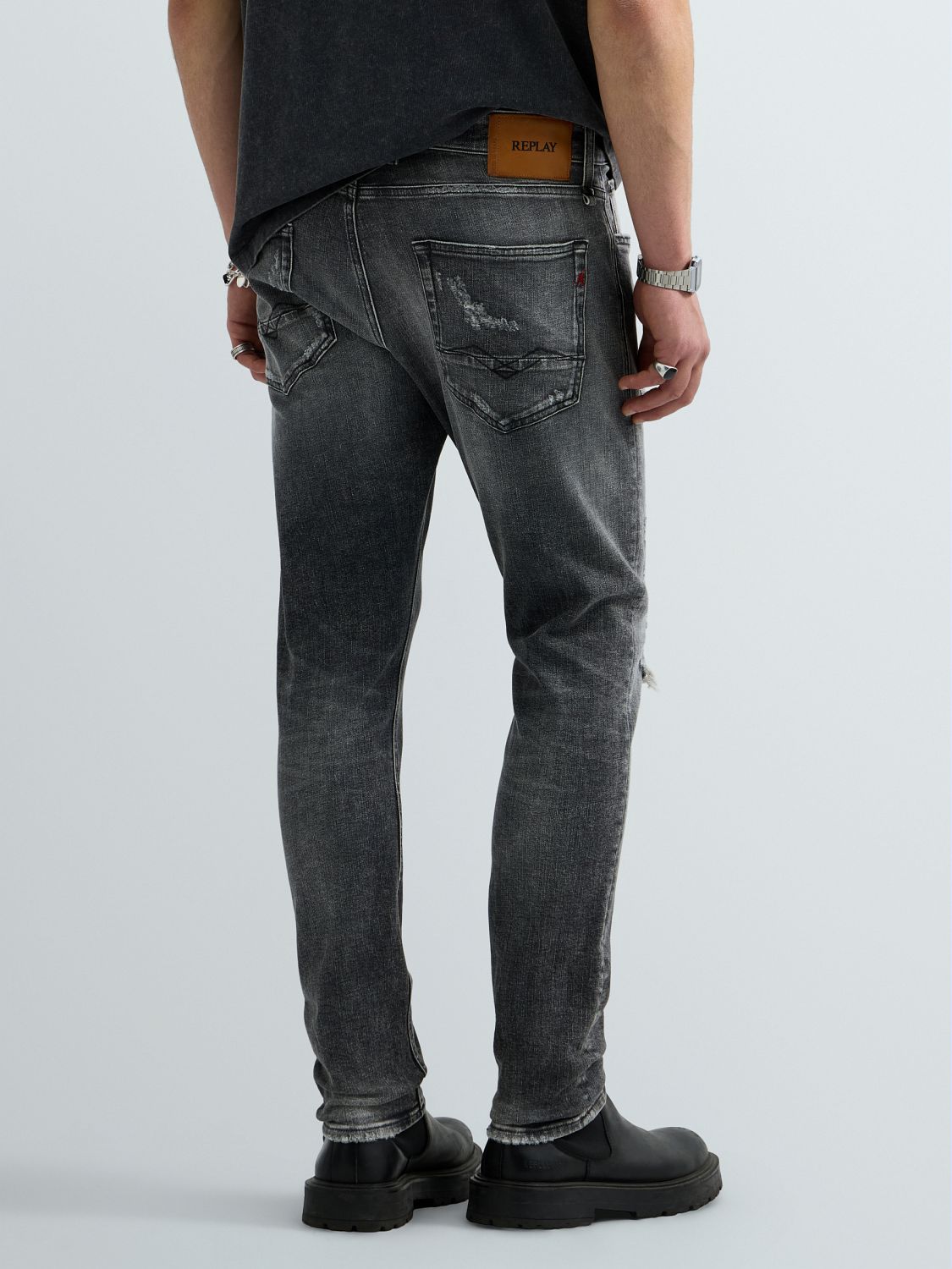 ENNYS – PÁNSKÉ SKINNY DŽÍNY REPLAY S OBNOŠENÝM EFEKTEM – ŠEDÉ