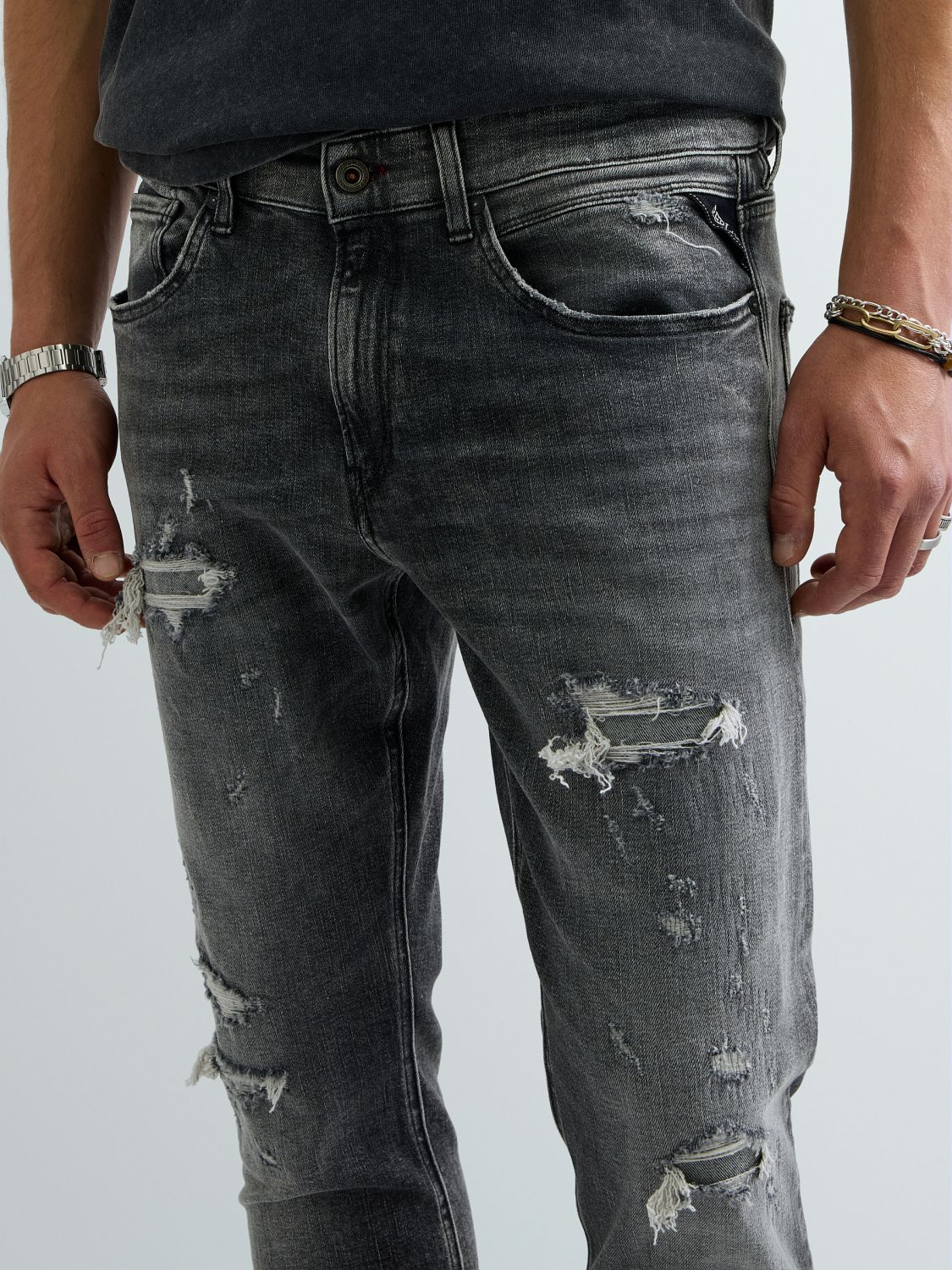 ENNYS – PÁNSKÉ SKINNY DŽÍNY REPLAY S OBNOŠENÝM EFEKTEM – ŠEDÉ