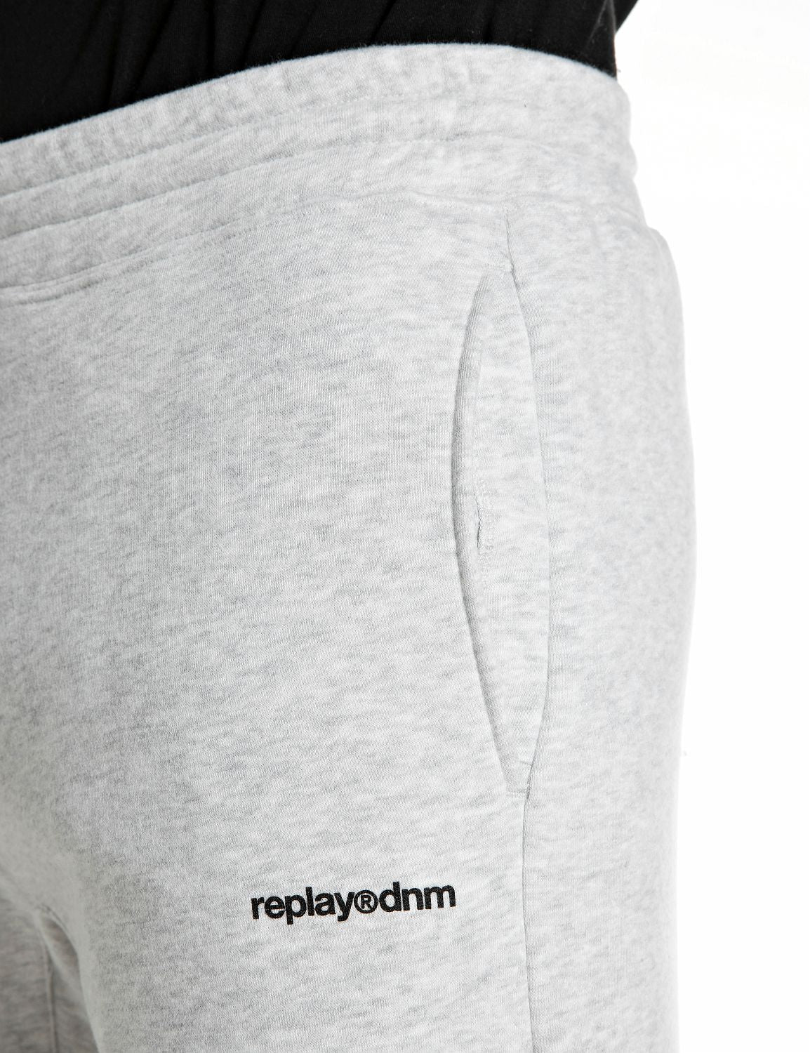 PÁNSKÉ TEPLÁKY REPLAY S LOGEM – SVĚTLE ŠEDÉ