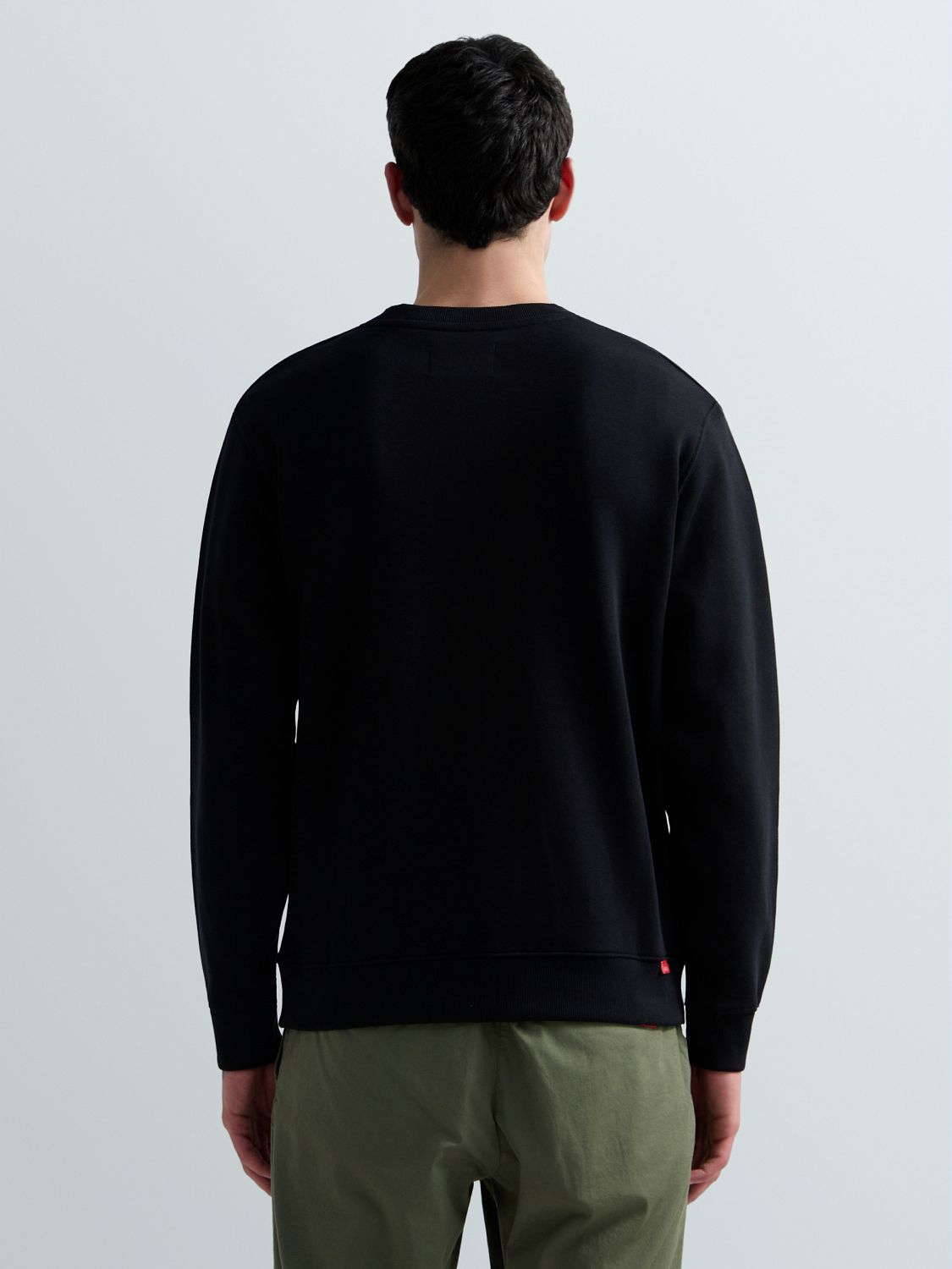 Pánská mikina s kulatým výstřihem a výšivkou