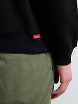 Pánská mikina s kulatým výstřihem a výšivkou