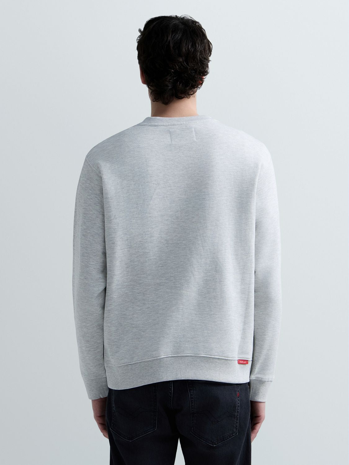 Pánská mikina s kulatým výstřihem a výšivkou