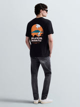 PÁNSKÉ TRIČKO S POTISKEM REPLAY HOTEL TAVEUNI FIJI NA ZÁDECH