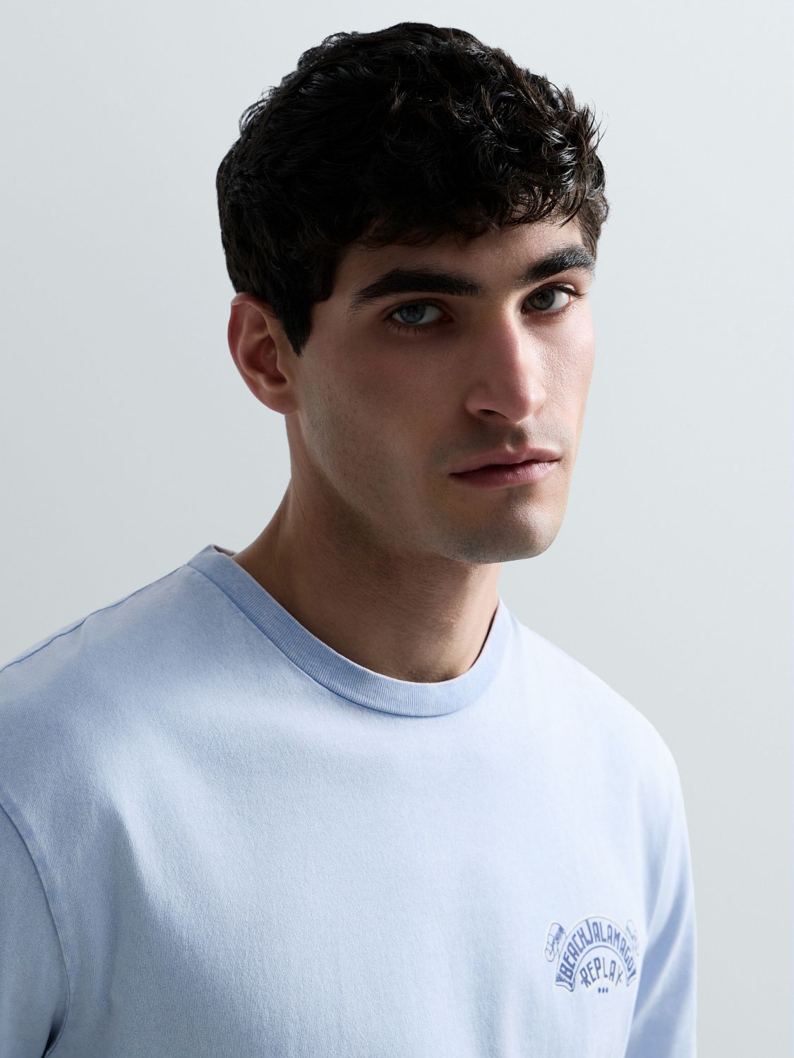 PÁNSKÉ TRIČKO S POTISKEM NA ZÁDECH