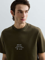 BAVLNĚNÉ TRIČKO S NÁPISEM NA HRUDI