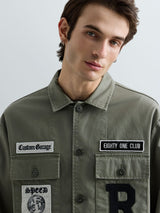 PÁNSKÁ KOŠILOVÁ BUNDA S NÁŠIVKAMI